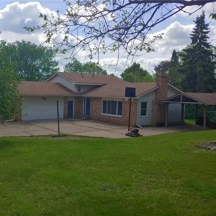 Buy this 5 bed house on 2073 Craig Place in Maplewood, MN 55109