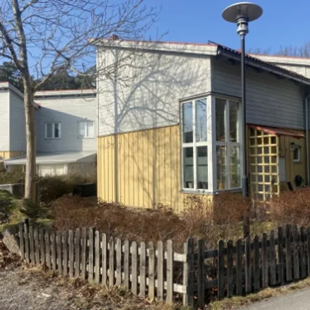 Rent this 2 bed townhouse on unnamed road in 145 69 Botkyrka kommun, Sweden