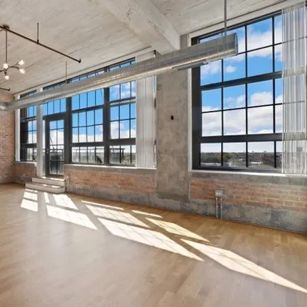 Image 4 - Shoemaker Lofts, 3963 West Belmont Avenue, Chicago, IL 60618, USA - Loft for sale