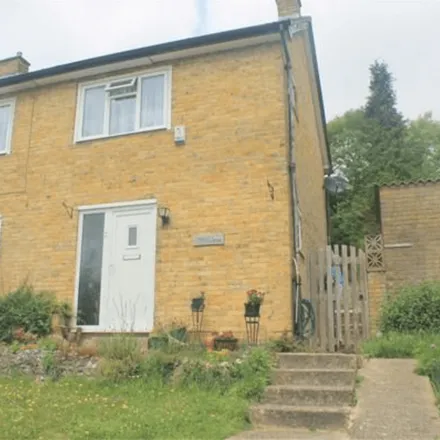 Rent this 3 bed townhouse on Colne Road in Tylers Green, HP13 7XN