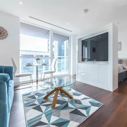 Rent this studio loft on Maine Tower in 9 Harbour Way, Canary Wharf