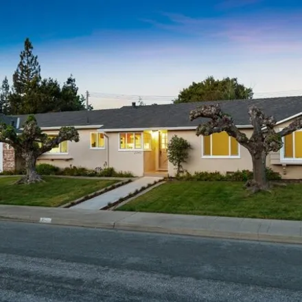 Image 2 - 2343 Carol Avenue, Mountain View, CA 94040, USA - House for sale