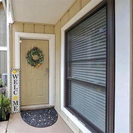 Image 2 - 4773 Roswell Road Northeast, Sandy Springs, GA 30342, USA - Condo for sale