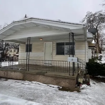 Buy this 2 bed house on 957 Bradley Avenue in Flint, MI 48503