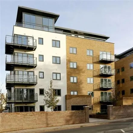 Buy this 1 bed apartment on Sheen House in Emerald Square, London
