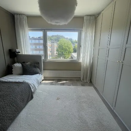 Rent this 3 bed apartment on Västra Annebergsvägen 3J in 433 37 Partille, Sweden