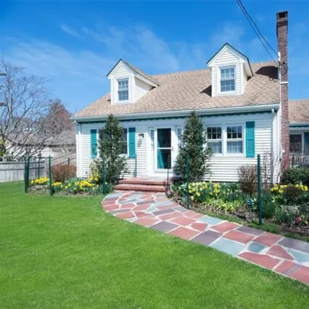 Rent this 4 bed house on 285 Middleton Road in Greenport West, Southold