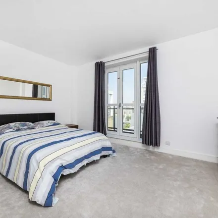 Rent this 3 bed apartment on 7 Westferry Circus in Canary Wharf, London