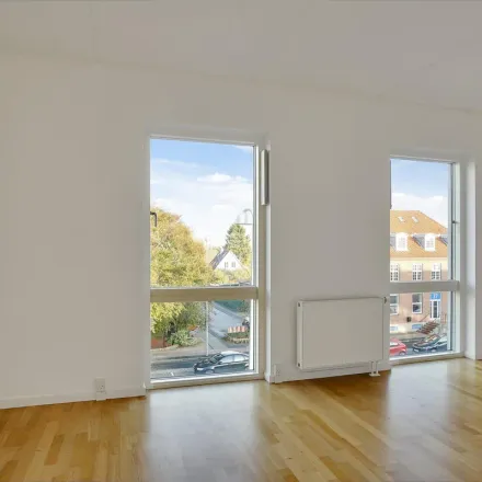 Rent this 5 bed apartment on Amager Landevej 42 in 2770 Kastrup, Denmark