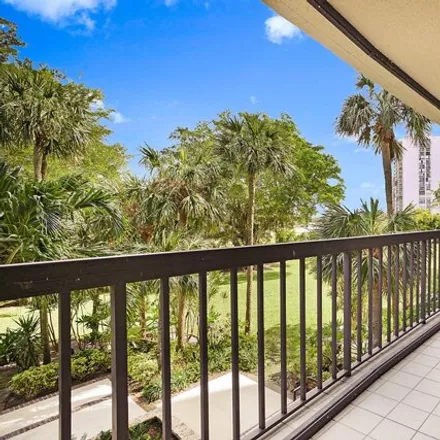 Buy this 3 bed condo on 2636 Presidential Way in West Palm Beach, FL 33401