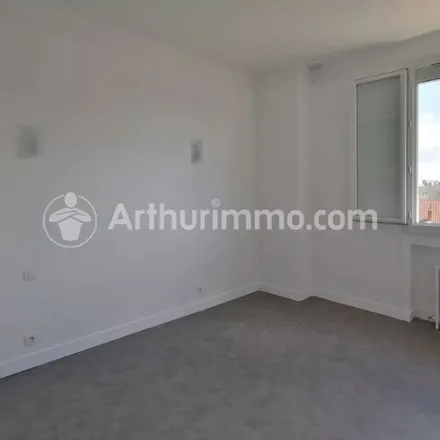 Rent this 3 bed apartment on 45 Chemin de l'Église de Montaudran in 31400 Toulouse, France