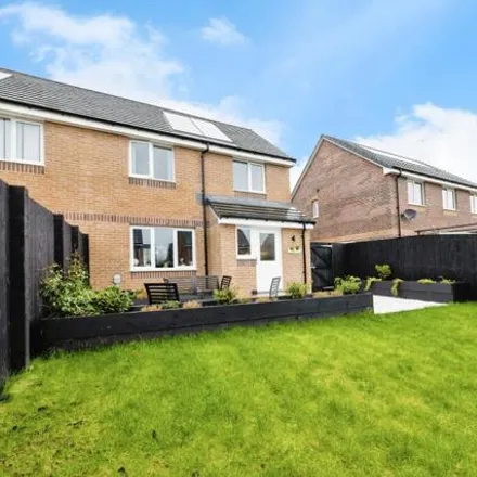 Buy this 3 bed duplex on Cardean Place in Larkhall, ML9 2GH