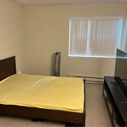 Rent this 1 bed room on 1648 California Avenue in Palo Alto, CA 94304