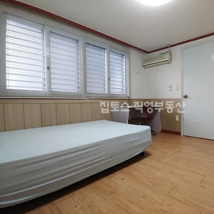 Rent this 1 bed apartment on 서울특별시 은평구 갈현동 449-30