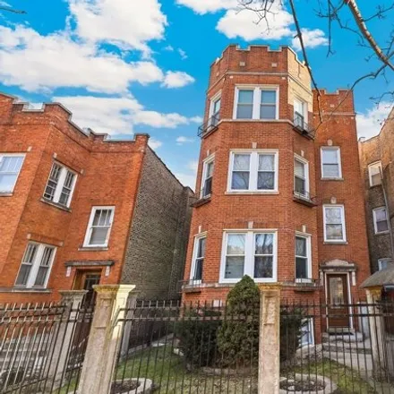 Buy this 4 bed condo on 6311 North Oakley Avenue in Chicago, IL 60645