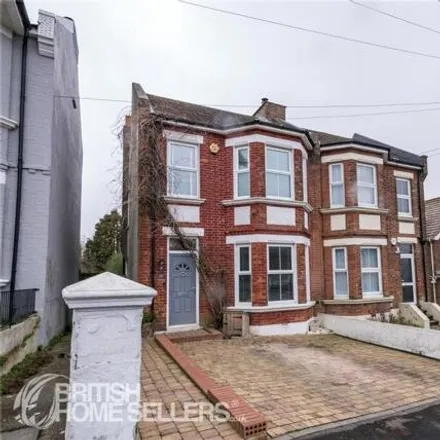 Buy this 3 bed duplex on Athelstan Road in Hastings, TN35 5JB