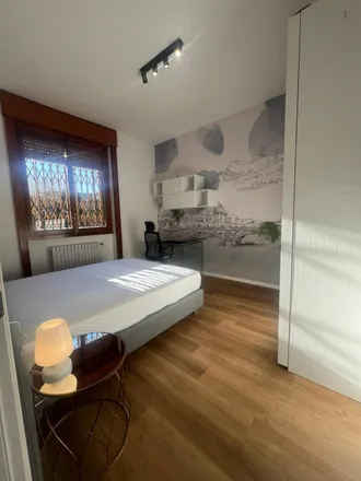 Rent this 3 bed room on Via privata Cesare Vignati in 7, 20161 Milan MI