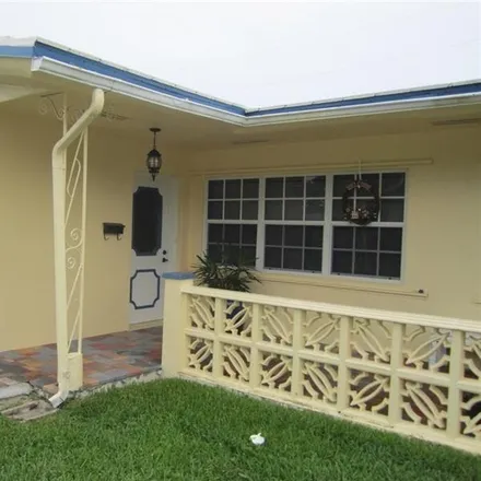 Image 2 - 2242 Northeast 37th Street, Lighthouse Point, FL 33064, USA - House for sale