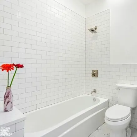 Image 6 - 253 45th Street, New York, NY 11220, USA - Townhouse for sale