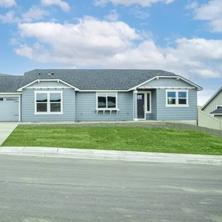 Buy this 3 bed house on Northwest Dogwood Avenue in Redmond, OR 97756