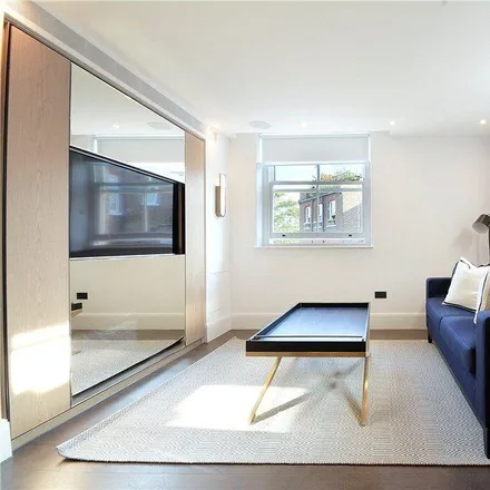 Rent this 2 bed apartment on 17 Cresswell Gardens in London, SW5 0BQ