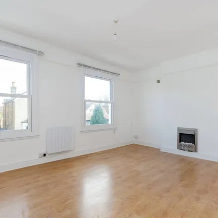 Rent this 2 bed apartment on Montem Road in London, KT3 3QU