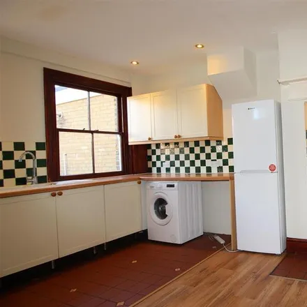 Image 3 - 32 Hatherley Road, London, E17 6SE, United Kingdom - Duplex for rent