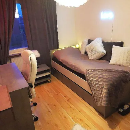 Rent this 5 bed apartment on Linnarhultsvägen in 424 55 Gothenburg, Sweden