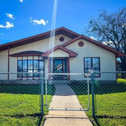 Buy this 4 bed house on 223 East 42nd Street in San Angelo, TX 76903
