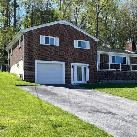 Buy this 3 bed house on 710 Longview Avenue in Cumberland Heights, Bluefield