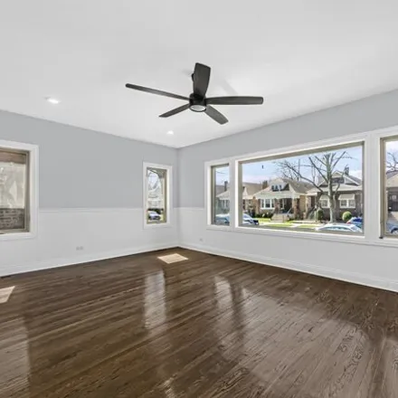 Image 3 - 8219 South Kenwood Avenue, Chicago, IL 60619, USA - House for sale