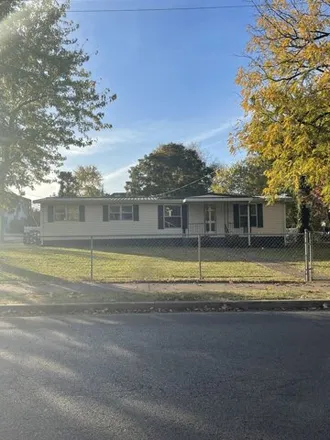 Rent this 3 bed house on Hair Kutters in North Maple Street, Murfreesboro