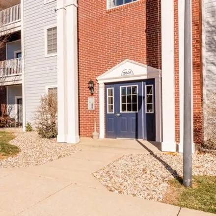 Buy this 2 bed condo on 2604 Aristocrat Place in Louisville, KY 40299