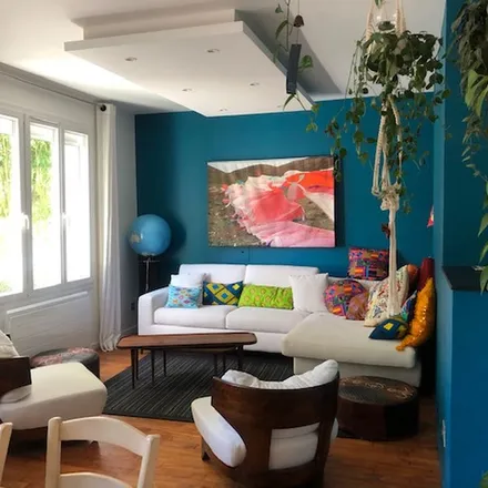 Rent this 2 bed apartment on Mairie de Maisons-Laffitte in Avenue de Longueil, 78600 Maisons-Laffitte