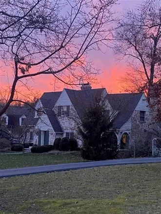 Buy this 4 bed house on 39 Berkley Lane in Ladue, Saint Louis County