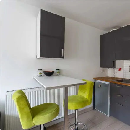 Image 4 - 6 Passage Ruelle, 75018 Paris, France - Apartment for rent