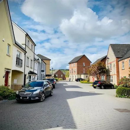 Rent this 4 bed apartment on 9 Lady Wallace Lane in Lisburn, BT28 3WT