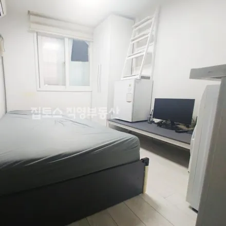 Rent this studio apartment on 서울특별시 강남구 논현동 130-27