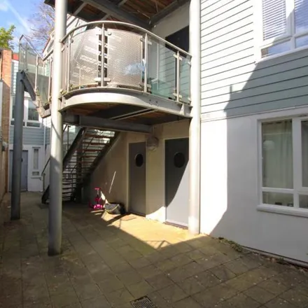 Image 2 - 4 Cotham Road South, Bristol, BS6 5TZ, United Kingdom - Apartment for rent