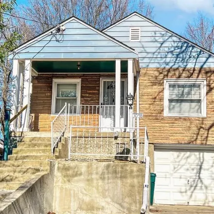 Rent this 1 bed room on 3082 Taylor Avenue in Cincinnati, OH 45220