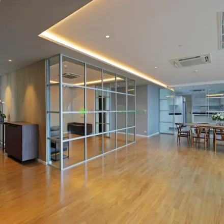 Rent this 4 bed apartment on Bobsons Suites in Soi Sukhumvit 31, Asok