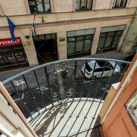 Image 5 - Cziráky-udvar, Budapest, Erzsébet tér, 1051, Hungary - Apartment for rent