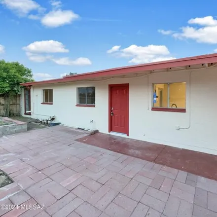 Buy this 4 bed house on 2865 North Beverly Avenue in Tucson, AZ 85712
