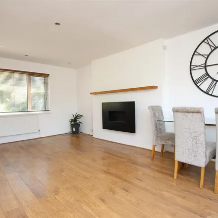Rent this 3 bed apartment on Catherine Way in Batheaston, BA1 7PA