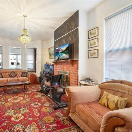 Image 2 - 581 East 8th Street, New York, NY 11218, USA - House for sale