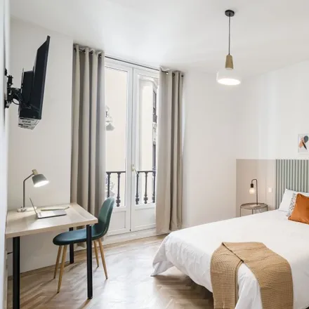 Rent this 16 bed room on La Quintina in Calle de Mesonero Romanos, 7