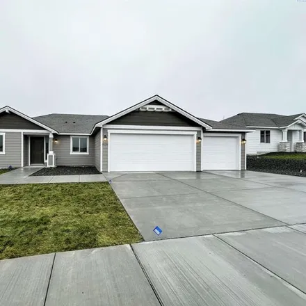 Buy this 3 bed house on 6126 W 30th Pl in Kennewick, Washington