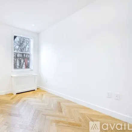 Rent this 2 bed apartment on Clifton Pl