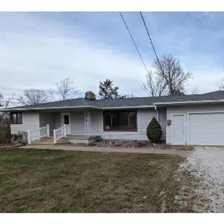 Buy this 3 bed house on 2835 Plank Road in Keokuk, IA 52632