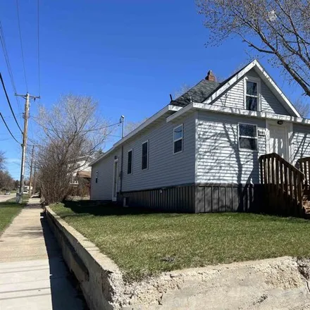 Buy this 3 bed house on 832 8th Street Northeast in Minot, ND 58703